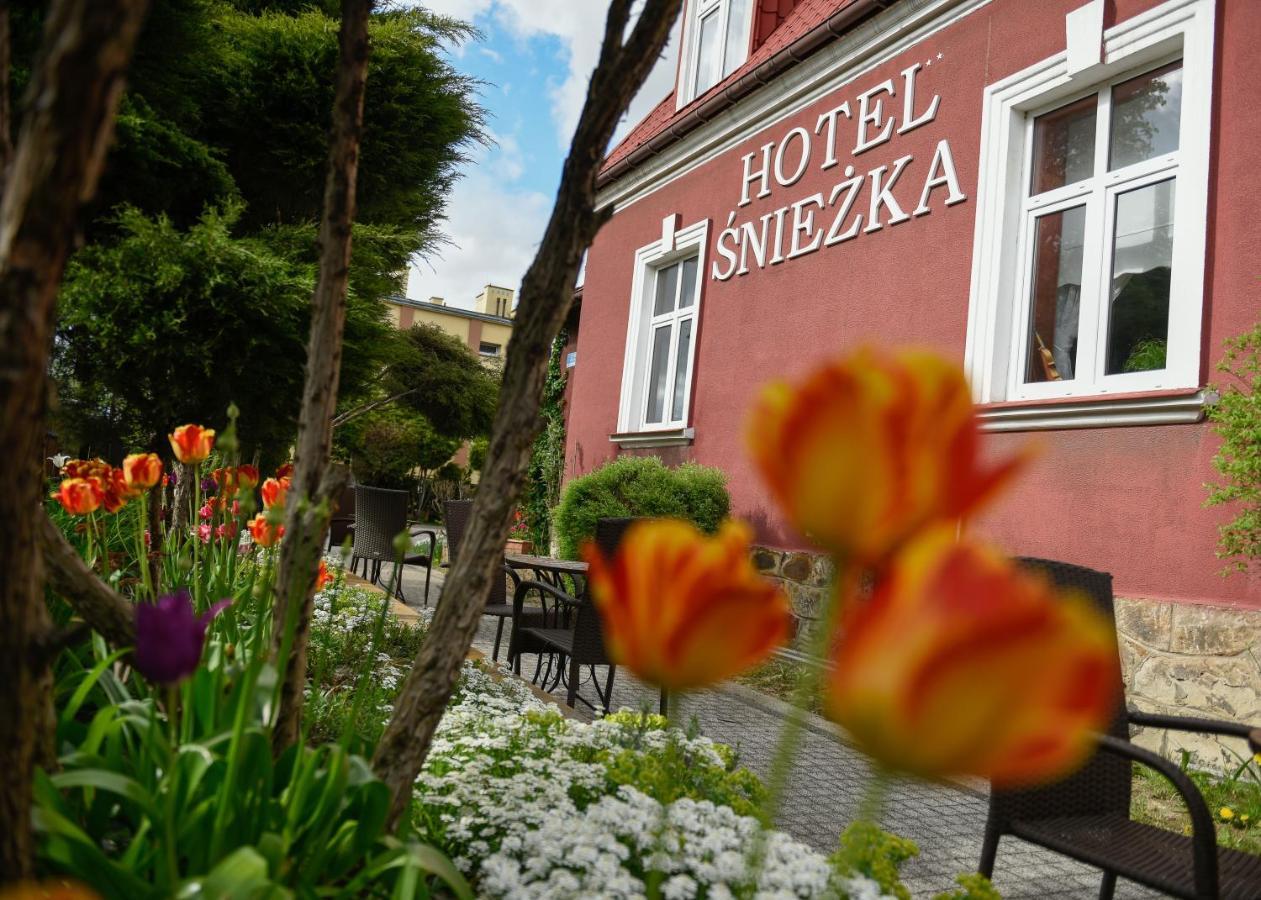 Sniezka Hotell Krosno Eksteriør bilde