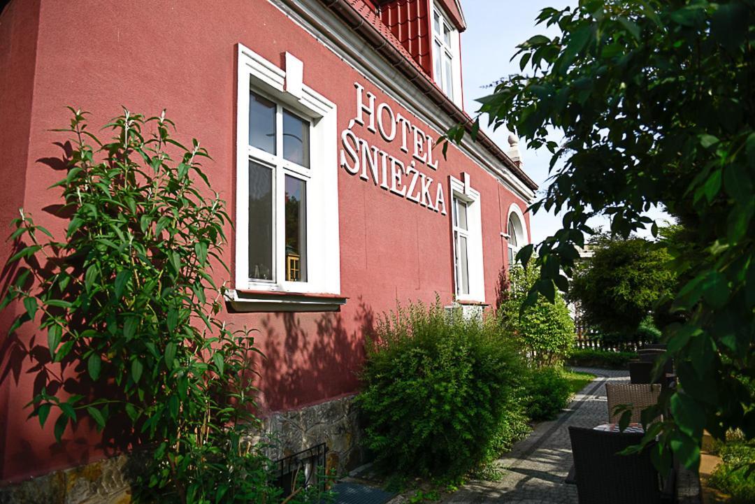 Sniezka Hotell Krosno Eksteriør bilde